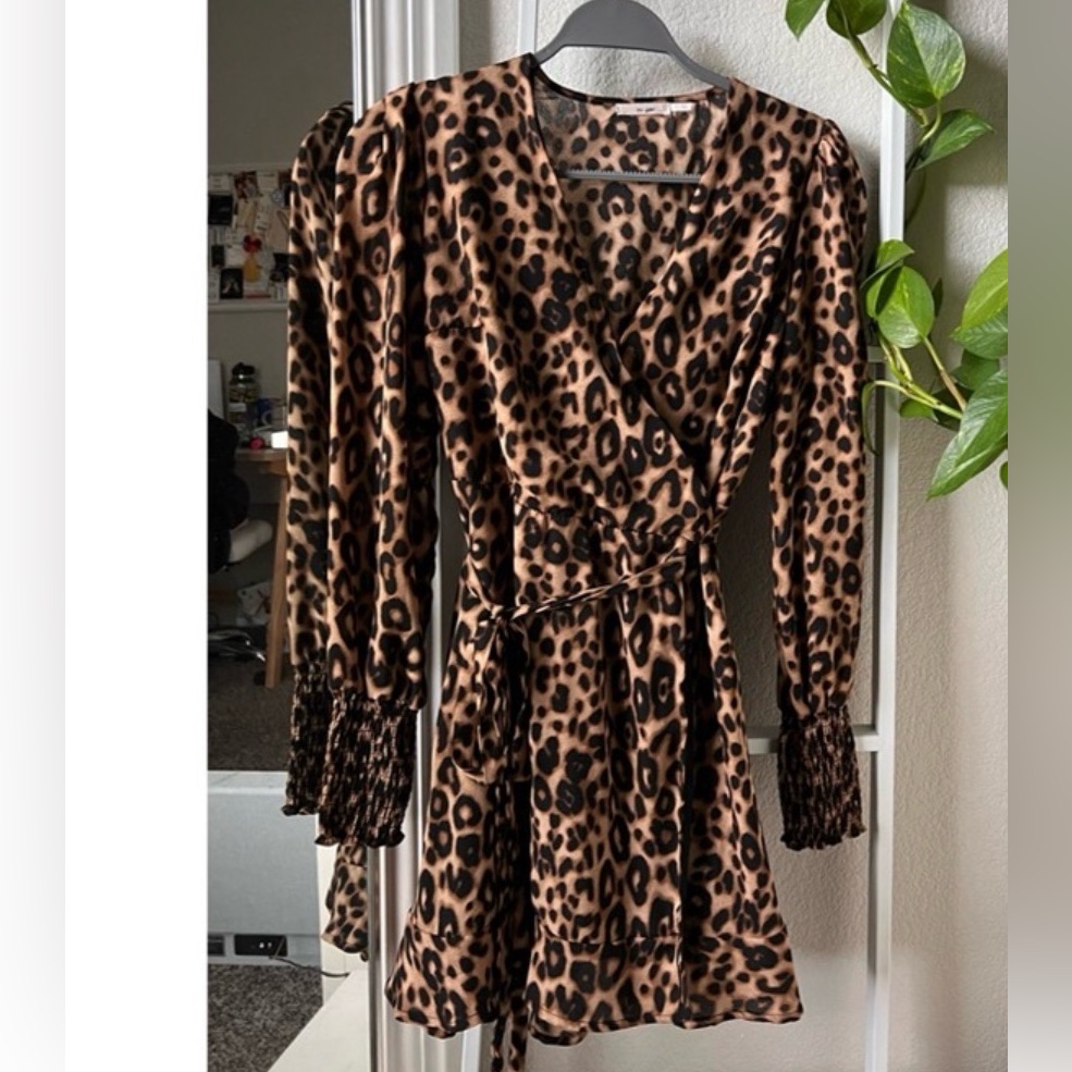 Nwt Mi Ami Francesca’s Collections Leopard Print Mini Dress With Wrap Knot Tie